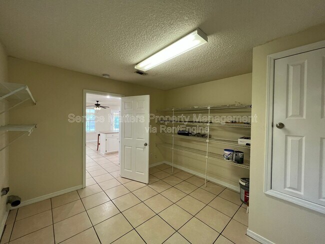Building Photo - 6069 Breckenridge Dr