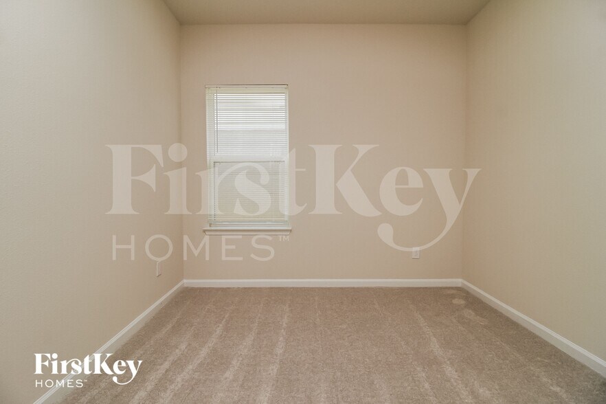 Building Photo - 3058 Hill Point St