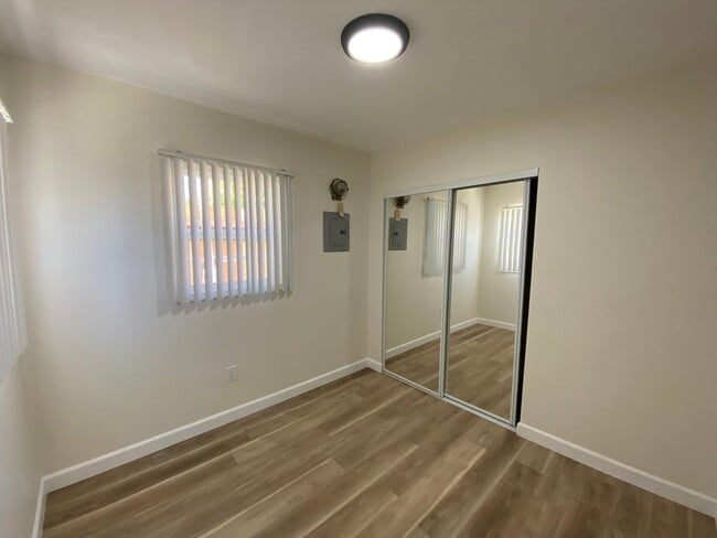 Building Photo - 1645 W Adams Blvd