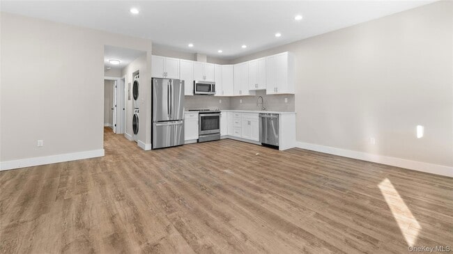 Building Photo - 197 Grand St