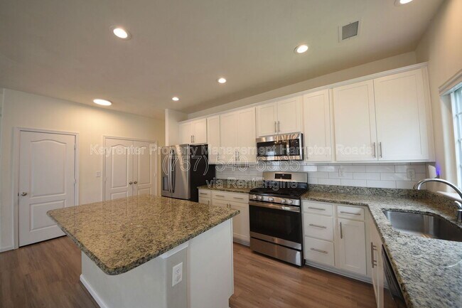 Building Photo - 126 Peck Ln