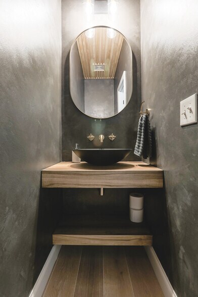 Building Photo - 2010 Merlin Dr