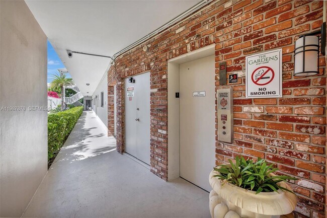 Building Photo - 2190 NE 51st Ct