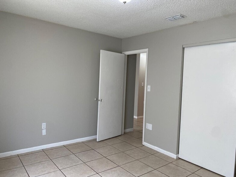 Building Photo - 3873 Janeen Cir