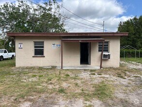 Building Photo - Cozy 2 Bedroom, 1 Bath Apartment in Charmi...