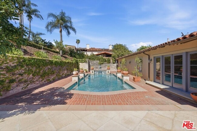 Building Photo - 6460 Via Colinita