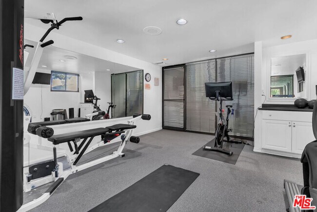 Building Photo - 8642 Gregory Wy