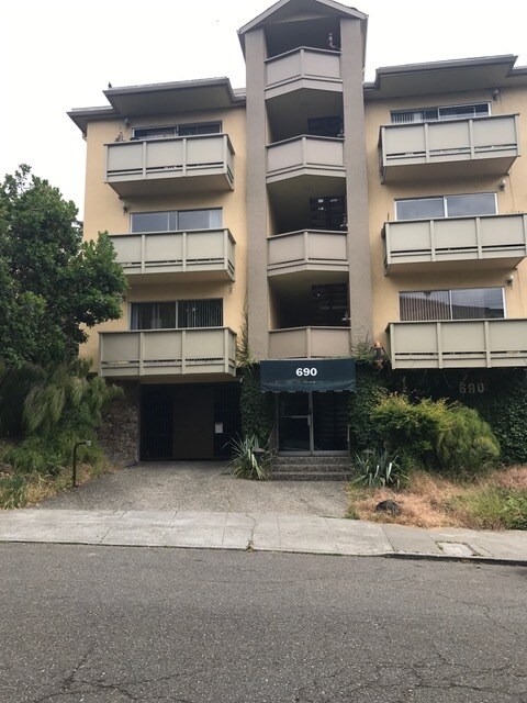 Primary Photo - 690 Mariposa Ave