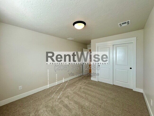 Building Photo - 5690 N Jumplist Ave