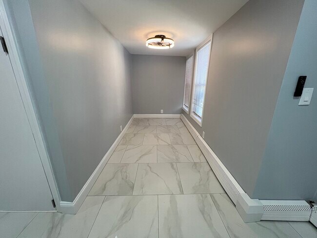 Building Photo - 452 Salem St