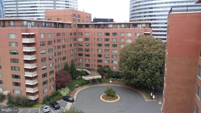 Building Photo - 1111 Arlington Blvd