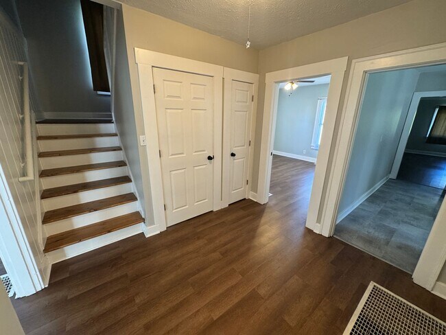 Building Photo - Beautiful 3 Bed and 2 Bath Home