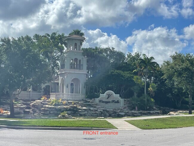 Building Photo - 730 NW Leonardo Cir