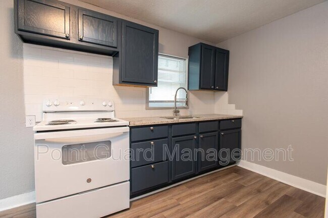 Building Photo - 623-627 S. Hydraulic - 2