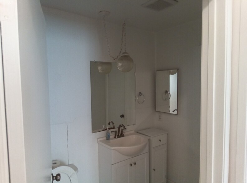 New vanity newer tub shower unit - 28947 Thousand Oaks Blvd