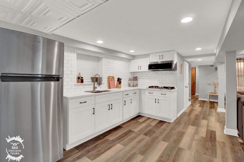 Building Photo - 2438 N Maplewood Ave