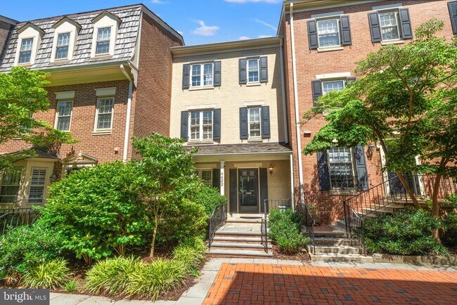 Building Photo - 4422 Westover Pl NW