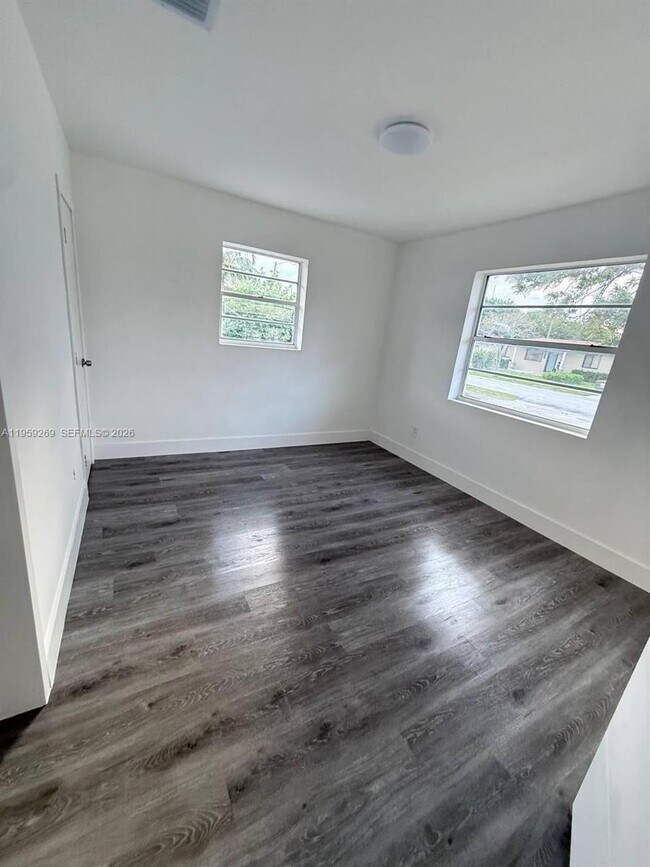 Building Photo - 3510 SW 36th Ct