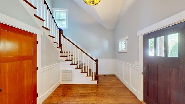 Building Photo - 2320 Chesterfield Ave