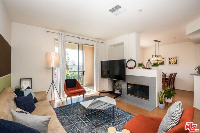 Building Photo - 13075 Pacific Promenade