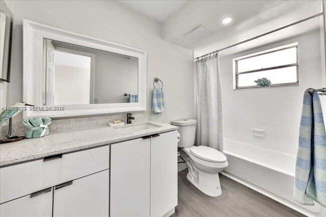 Building Photo - 1750 W 46th St