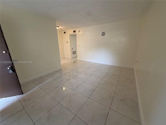 Building Photo - 16150 NE 19th Ct
