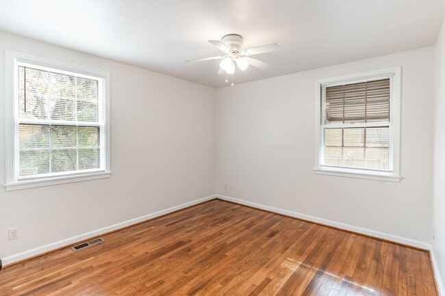 Building Photo - 5506 Bon Air Cir