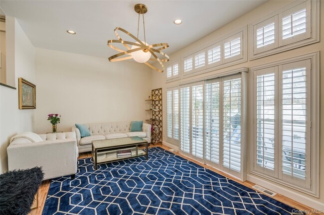 Building Photo - 100 Woodlake Dr W