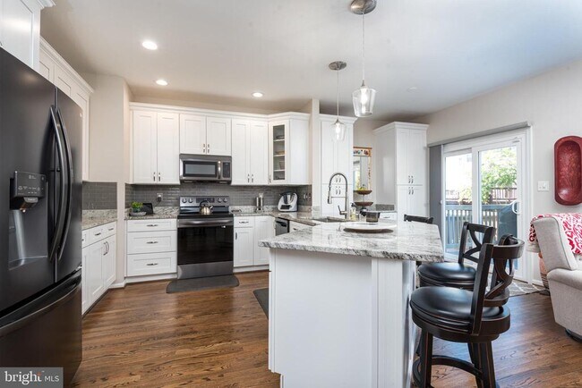 Building Photo - 6326 Dunman Way