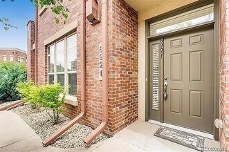 Building Photo - Beautiful 3 bedroom townhouse