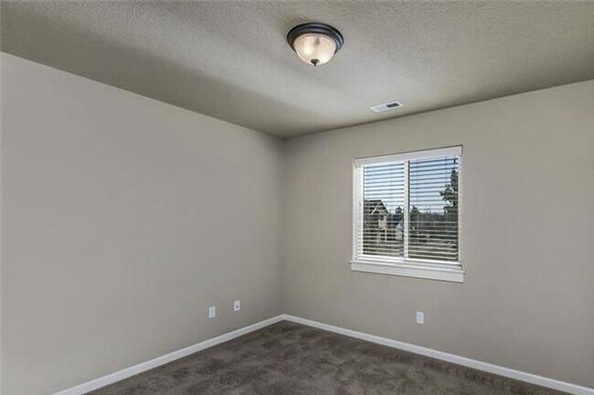 Building Photo - 63086 Dakota Dr