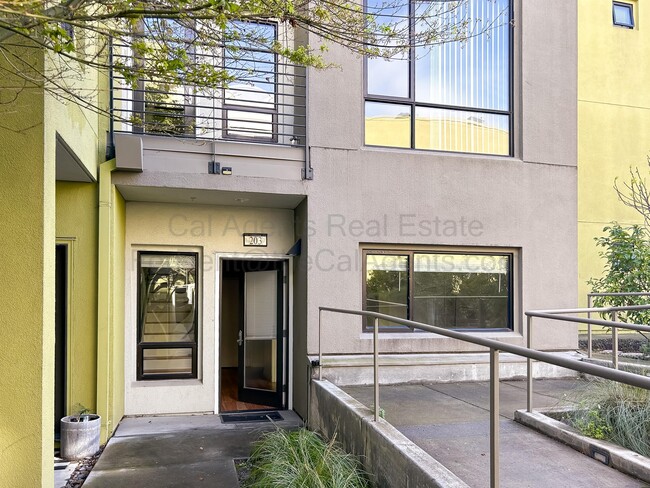 Building Photo - 203 Palisade Dr