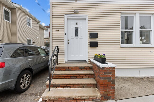 Building Photo - 3 Edison Pl