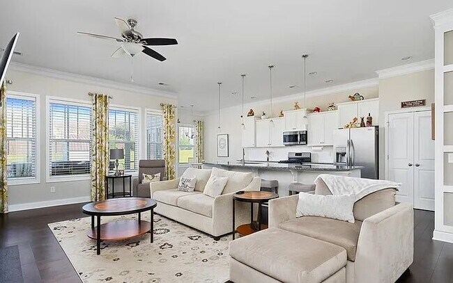 Building Photo - Spacious 4-Bedroom Retreat with 3 Full Baths in Anderson's Prime Location!