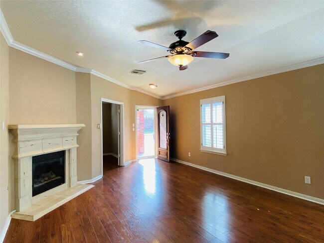 Building Photo - 24638 Lakecrest Village Dr