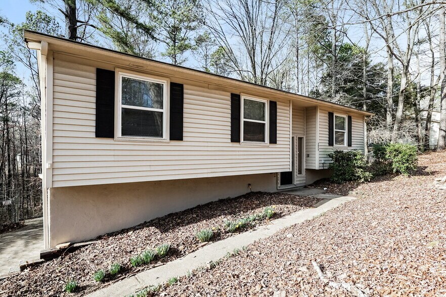 Primary Photo - 3075 Flowers Dr