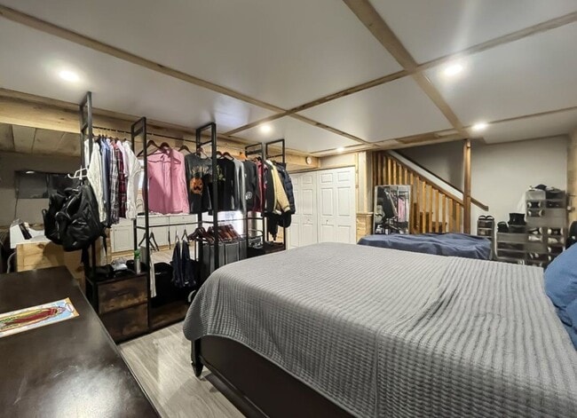 Building Photo - Crestmont Avenue Townhome with Sublevel Su...