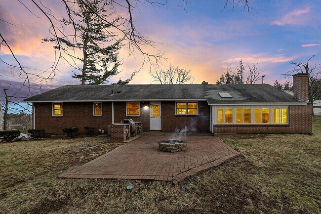 Building Photo - 71 Bemis Rd