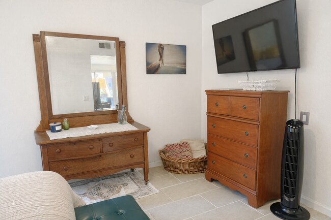 Building Photo - Poolside Condo