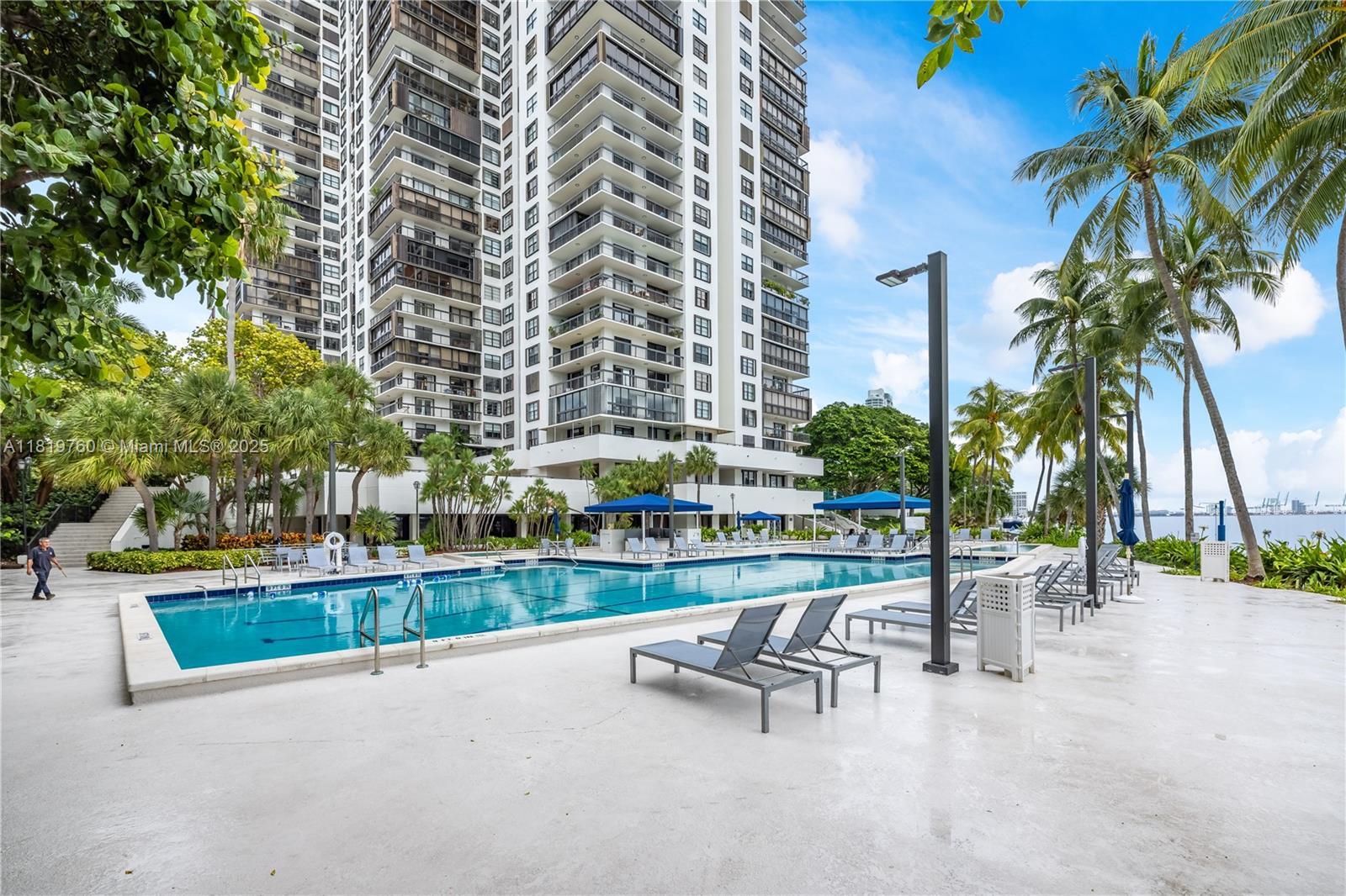 Building Photo - 2333 Brickell Ave