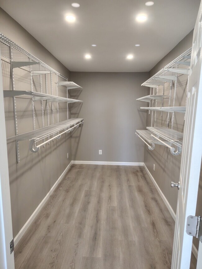 Building Photo - 2805 Big Bend Dr