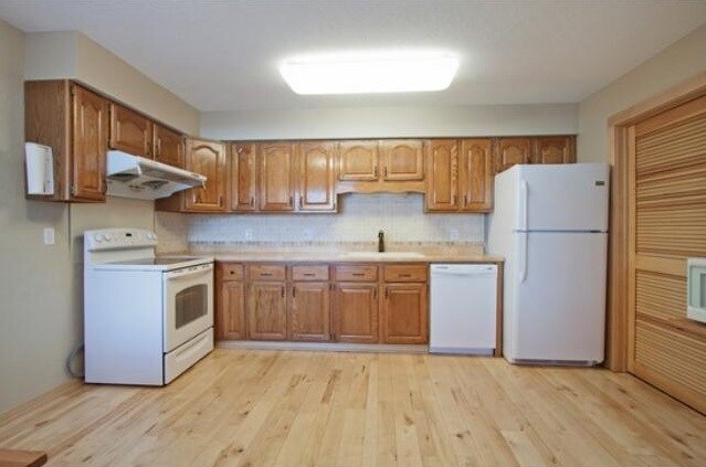 Building Photo - 7688 Dunmore Rd