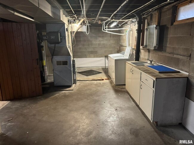 Building Photo - 3122 W Locust St