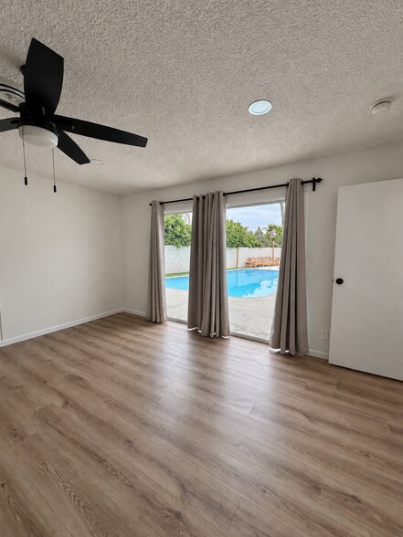 Building Photo - 2401 Rio Vista Dr