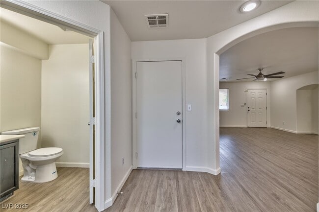 Building Photo - 949 Medina De Leon Ave