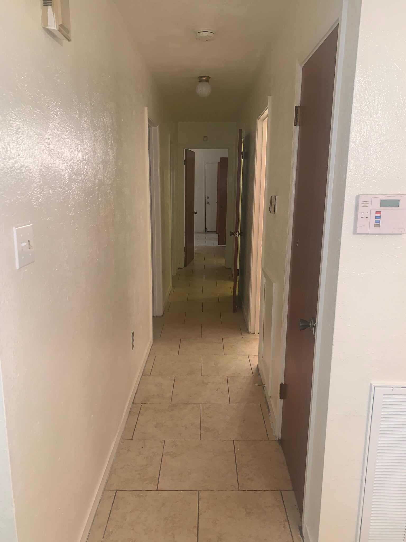 Building Photo - 315 Meadows Dr