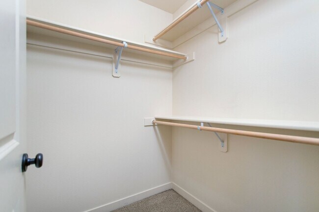 Building Photo - 2BD 2.5BA + Bonus Room/Den/Office Townhouse w/Garage + AC + Washer/Dryer Included