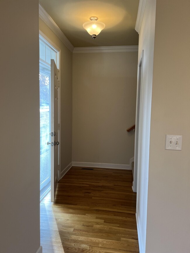 Building Photo - 2271 Dewey Dr