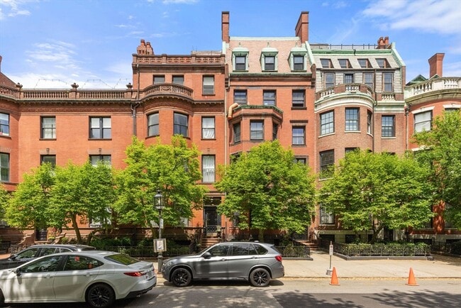 Building Photo - 207 Commonwealth Ave