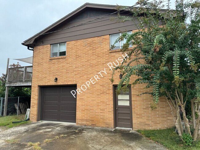 Building Photo - 2307 Arroyo Dr